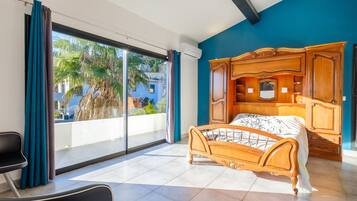 4 slaapkamers, een strijkplank/strijkijzer, gratis wifi, beddengoed