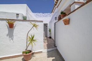 Exterior - Apartment 'Mayo 2' with Shared Pool, Wi-Fi, and Air Conditioning (Conil de la Frontera)