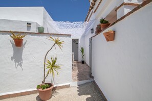 Exterior - Apartment 'Mayo 2' with Shared Pool, Wi-Fi, and Air Conditioning (Conil de la Frontera)