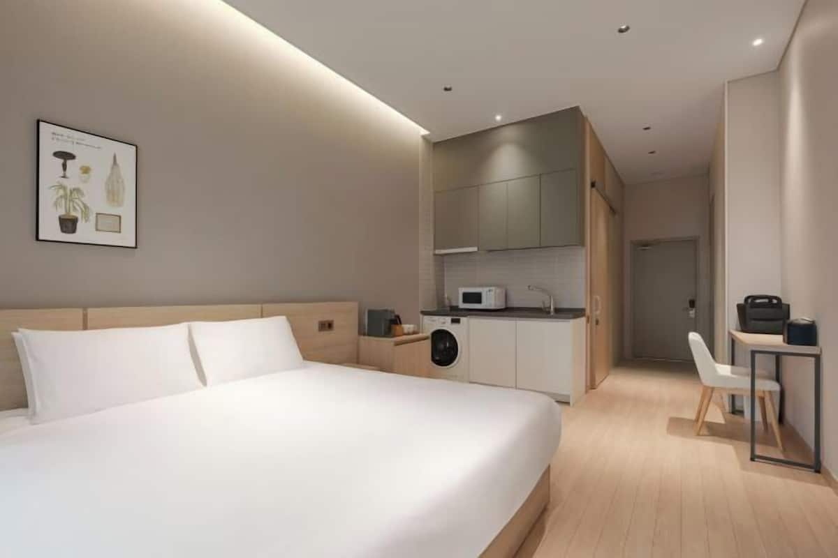 Cortinas blackout, quartos à prova de som, Wi-Fi de cortesia