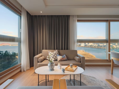 Family Three Room | Blackout drapes, soundproofing, free WiFi, bed sheets