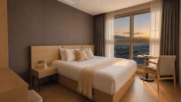 Family Wide Two Room | Blackout drapes, soundproofing, free WiFi, bed sheets