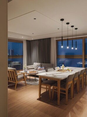 Family Three Room | Blackout drapes, soundproofing, free WiFi, bed sheets