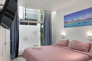 4 bedrooms, iron/ironing board, free WiFi, bed sheets