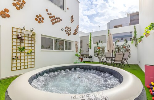 Ferienhaus 'Gartenterrasse - La Isleta' mit privater Terrasse, Wi-Fi und Klimaanlage