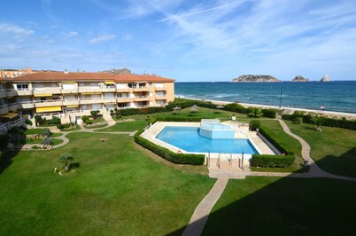 Apartment by the Beach With Pool in Spain