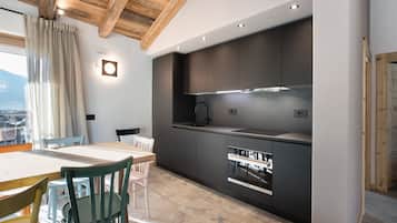 Frigorifero, forno, piano cottura, lavastoviglie