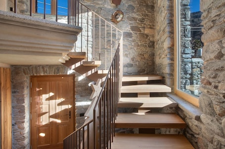 Interior. Apartment 'Viez' with Mountain View, Balcony and Wi-Fi
