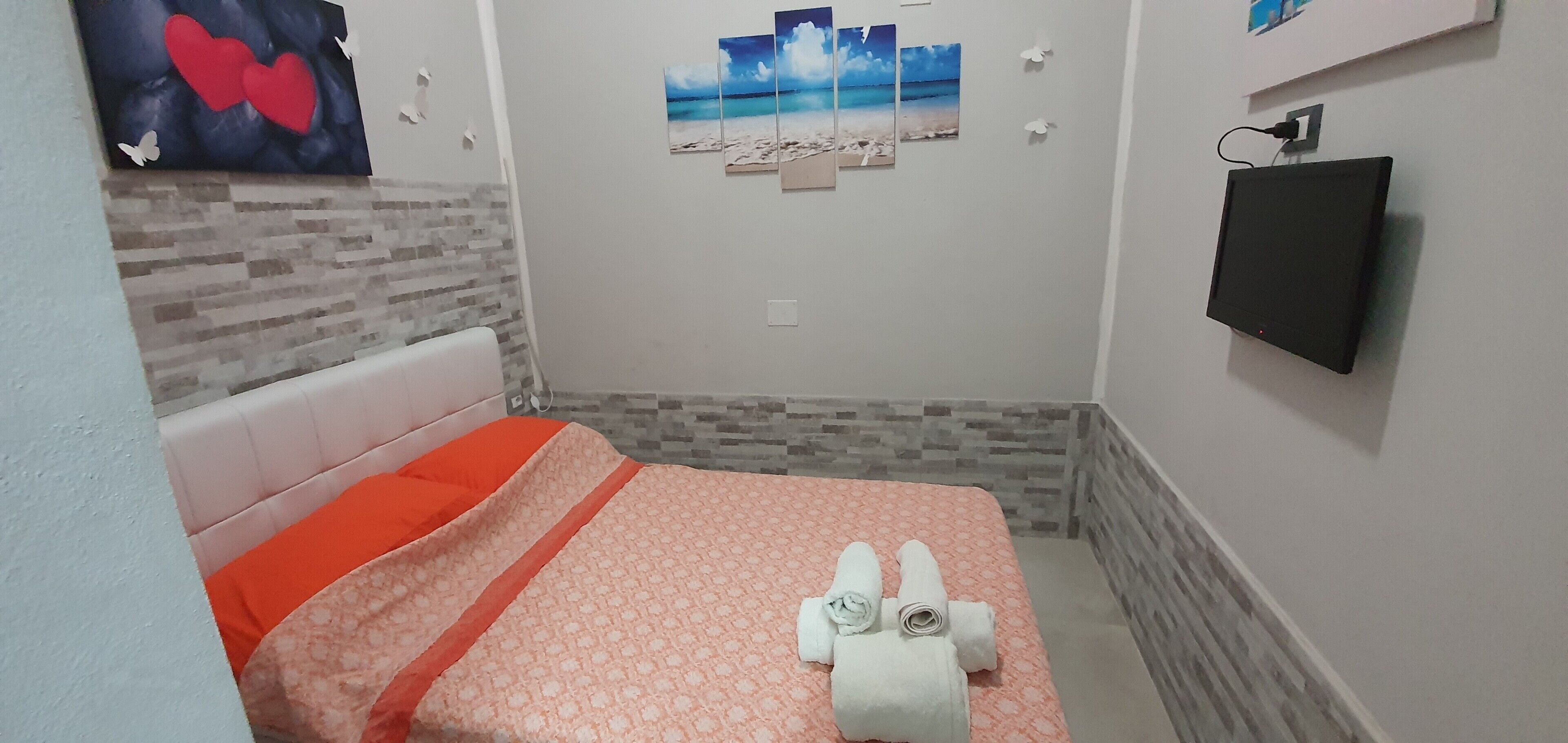 1 camera, ferro/asse da stiro, Wi-Fi gratuito, lenzuola