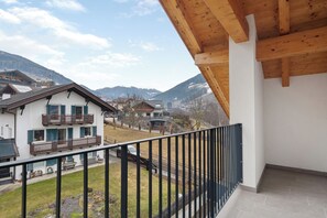 Property grounds - Apartment 'Talferblick' with Mountain View, Private Terrace and Wi-Fi (Sarentino)