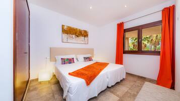 3 bedrooms, iron/ironing board, free WiFi, bed sheets