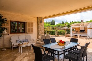 屋外ダイニングエリア