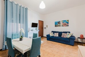 TV - Apartment 'Tramonto Mediterraneo' with Sea View, Wi-Fi and Air Conditioning (Mazara del Vallo)