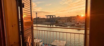 Apartment 'Tramonto Mediterraneo' with Sea View, Wi-Fi and Air Conditioning