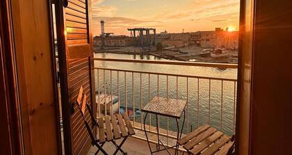 Apartment 'Tramonto Mediterraneo' with Sea View, Wi-Fi and Air Conditioning