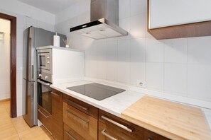 Fridge, microwave, oven, stovetop - Apartment 'Olia' with Private Terrace, Balcony and Air Conditioning (Los Llanos)