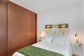 2 bedrooms, iron/ironing board, free WiFi, bed sheets - Apartment 'Olia' with Private Terrace, Balcony and Air Conditioning (Los Llanos)