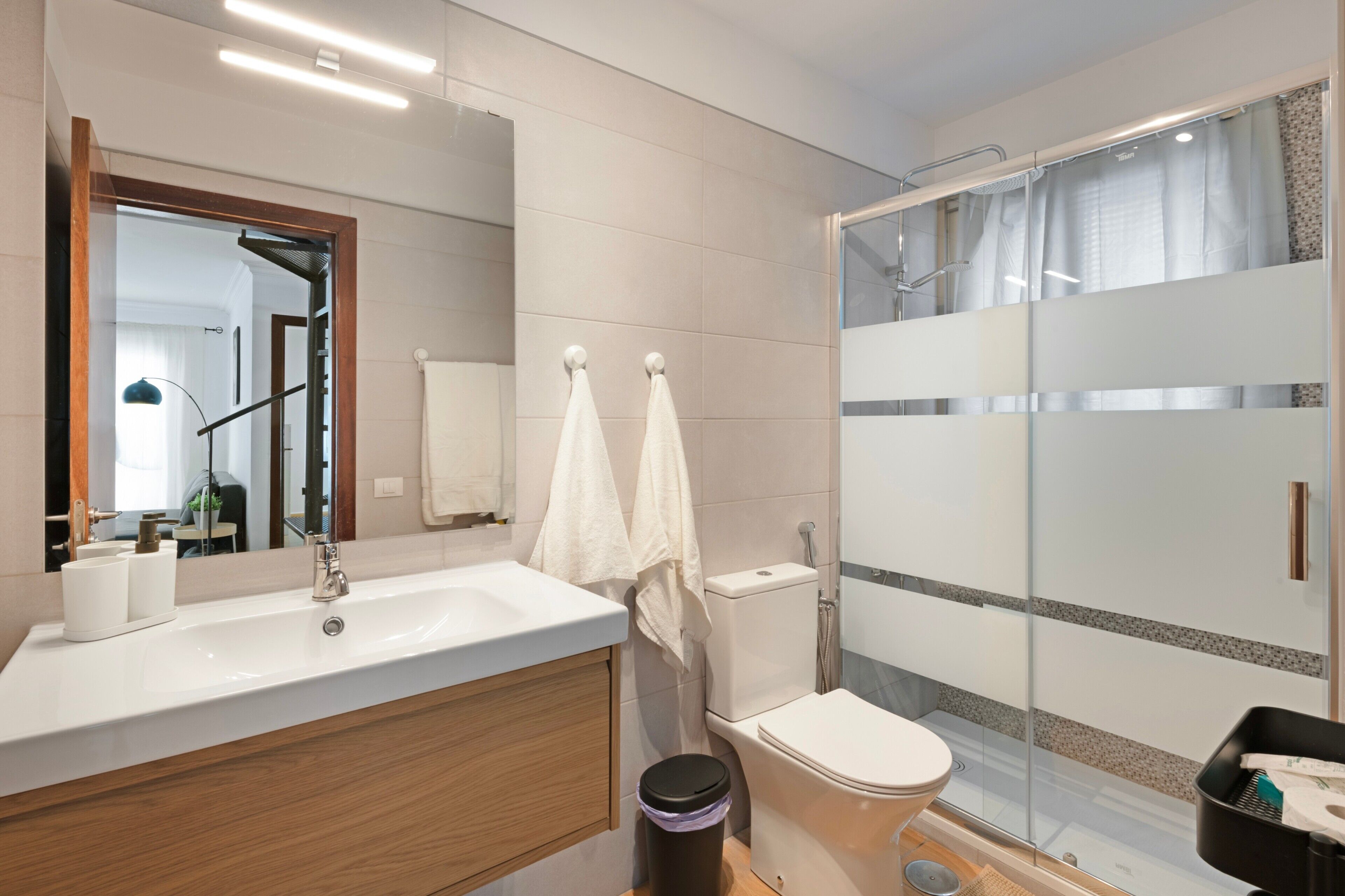 Een douche, een haardroger, handdoeken