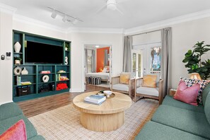 5 bedrooms, desk, iron/ironing board, travel cot - Steps to Beach! | Arcade Game Room, Pool + Hot Tub | Calico Scallop by AvantStay (Destin)