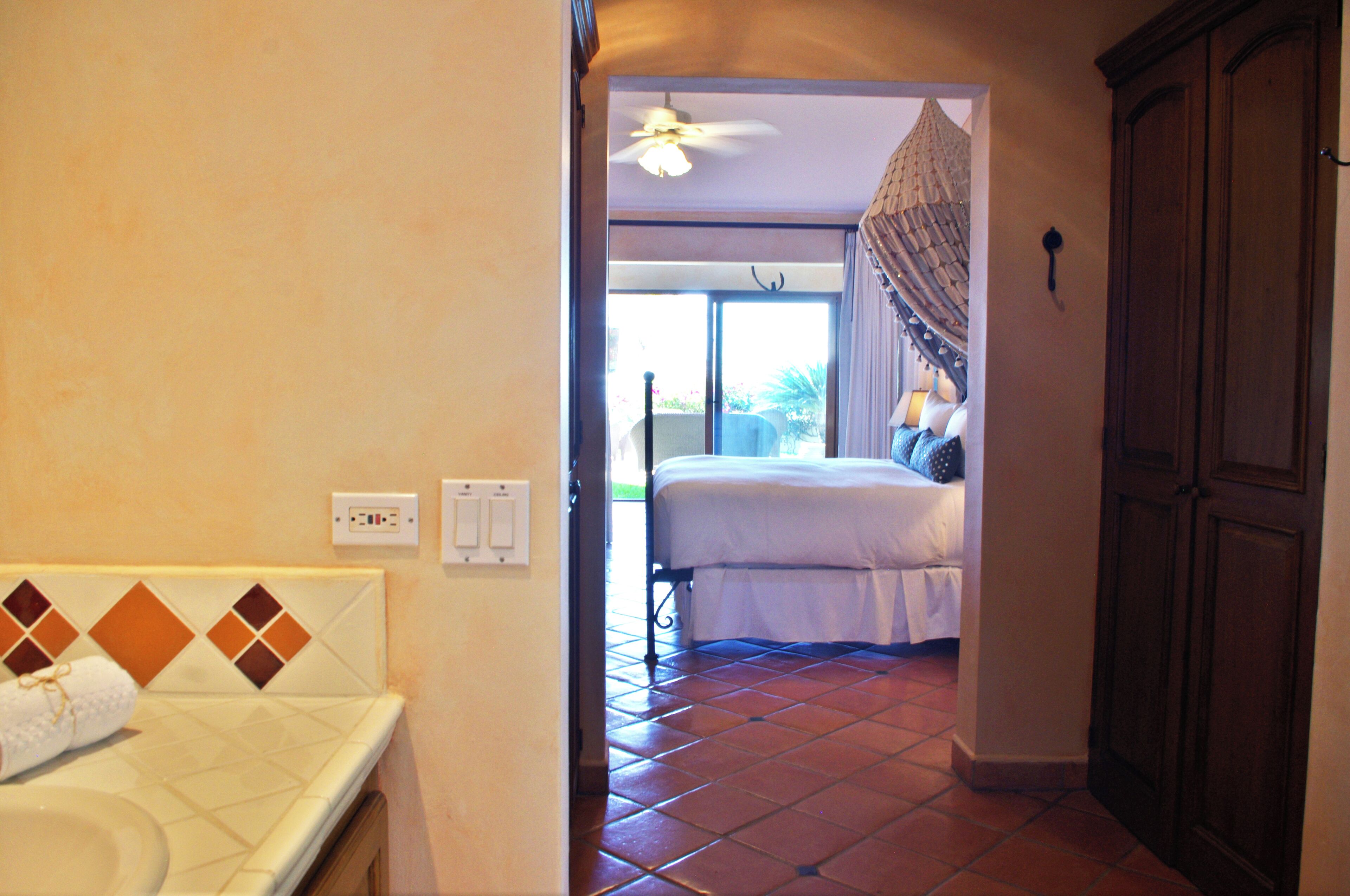 5 bedrooms, iron/ironing board, free WiFi, bed sheets