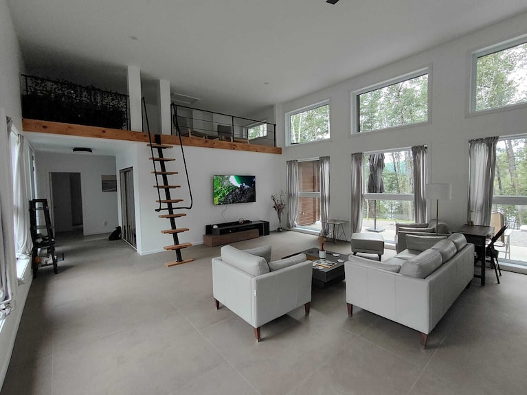 Expansive Lakefront Modern Retreat Nestled By Nature, Huge Windows ,4 Bedroom - Laurentides