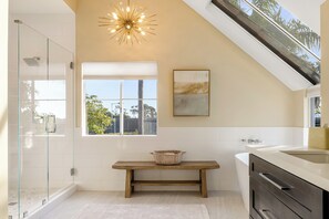 Shower, hair dryer, towels - La Paloma by AvantStay | Large Private Patio, Pool+Hot Tub (Dana Point)