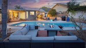 A backyard with a swimming pool, outdoor seating, and a barbecue area. - California Dreamin by AvantStay | Private Pool + Fire Pit | Near the Beach (Carlsbad)