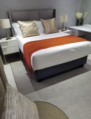 2 bedrooms, internet - Kings view exclusive villas (City of Tshwane Metropolitan Municipality)