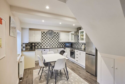 Host Stay Anvil Cottage