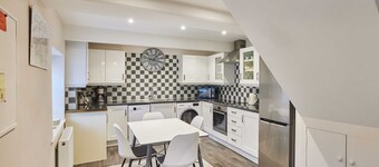 Host Stay Anvil Cottage