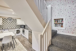 2 bedrooms - Host Stay Anvil Cottage (York)