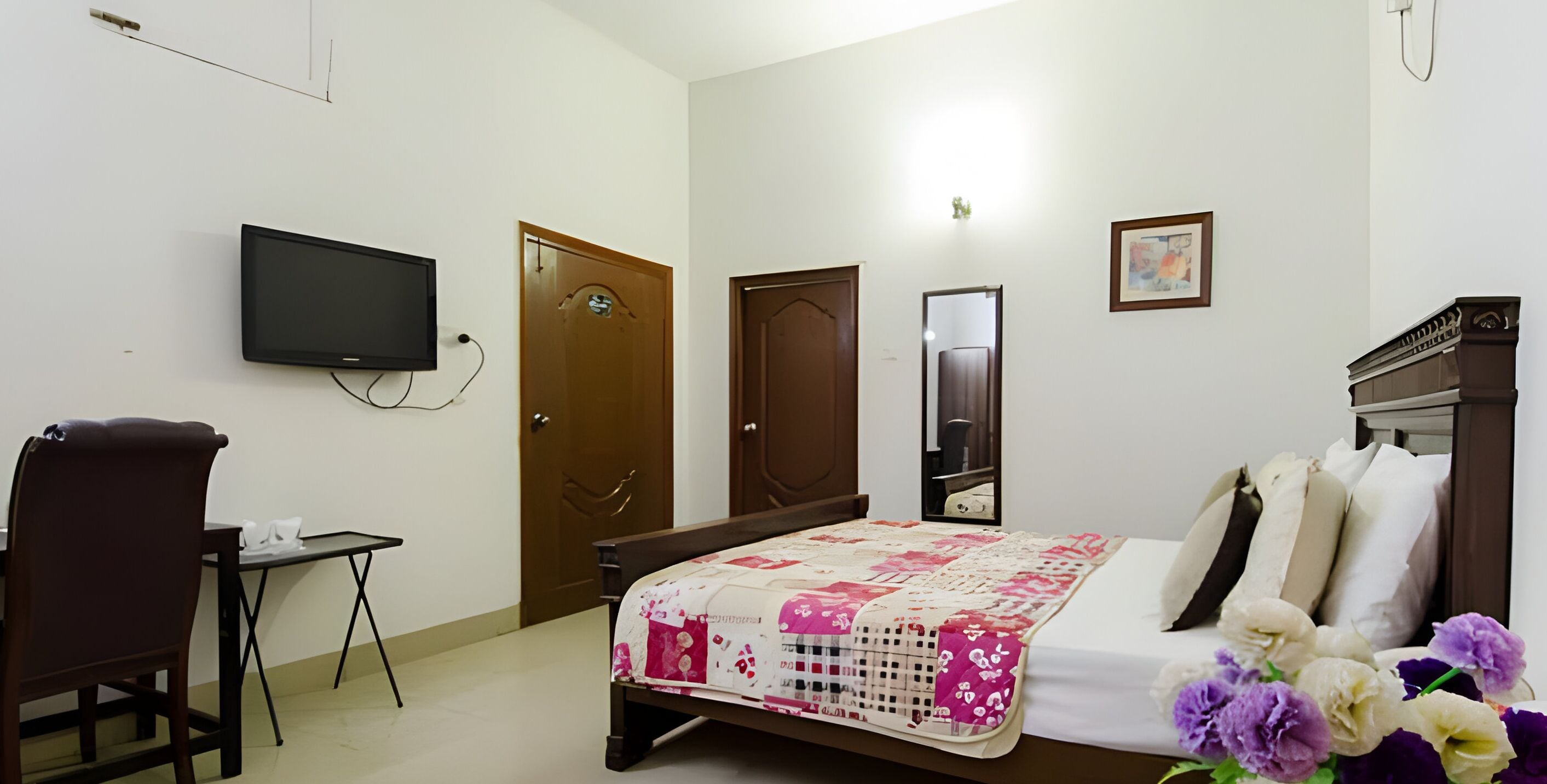Deluxe Double Room, City View | Desk, free WiFi