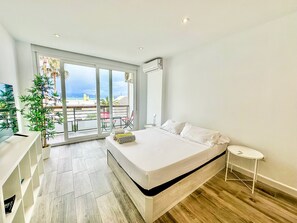 Iron/ironing board, travel crib, free WiFi, bed sheets - Modern studio in Santa Clara (Torremolinos)