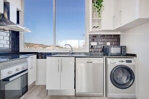 Refrigerador, microondas, horno, placa de cocina