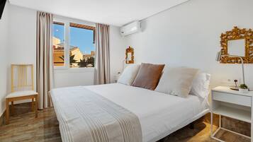 1 bedroom, iron/ironing board, travel cot, free WiFi