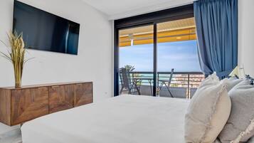 Een strijkplank/strijkijzer, reisbedje, gratis wifi, beddengoed