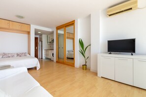 Iron/ironing board, travel cot, free WiFi, bed sheets