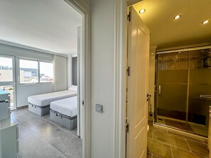 Unclassified image, 5 of 20, button