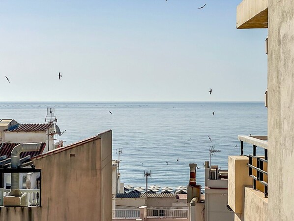 Unclassified image, 1 of 20, button