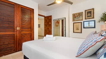 2 slaapkamers, een strijkplank/strijkijzer, reisbedje, gratis wifi