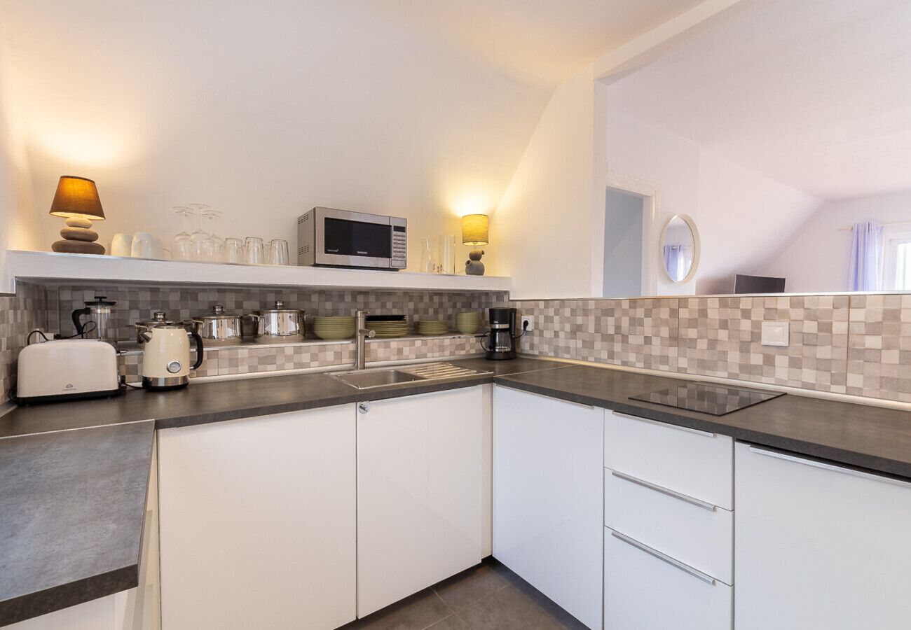Fridge, microwave, coffee/tea maker, electric kettle