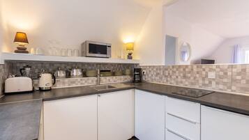 Fridge, microwave, coffee/tea maker, electric kettle