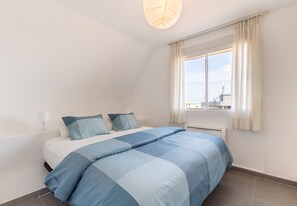 2 bedrooms, iron/ironing board, travel crib, free WiFi