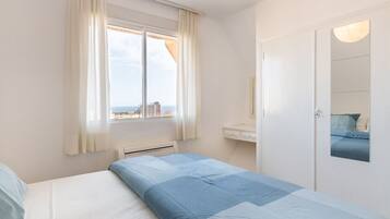 2 slaapkamers, een strijkplank/strijkijzer, reisbedje, gratis wifi