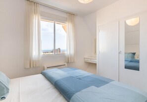 2 bedrooms, iron/ironing board, travel cot, free WiFi