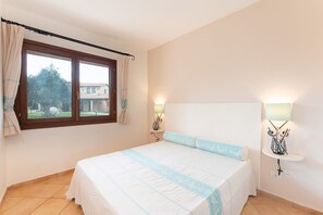 Lit de bébé portatif, accès au Wi-Fi (inclus), literie fournie