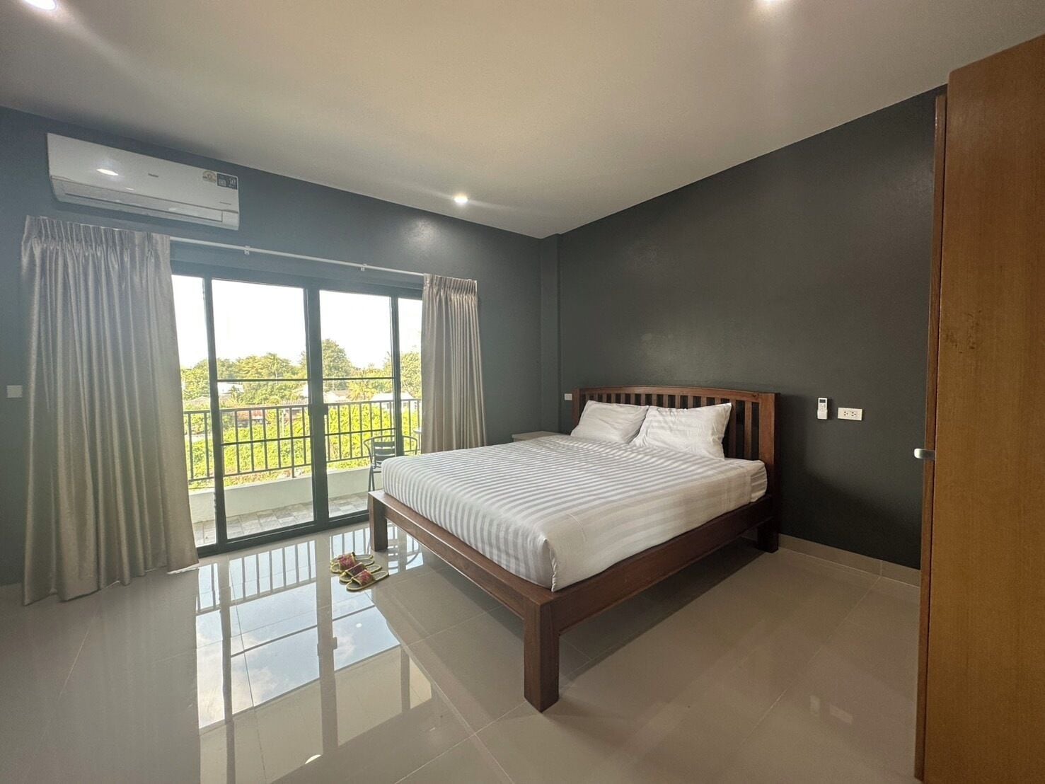 Photo - Modern House CNX