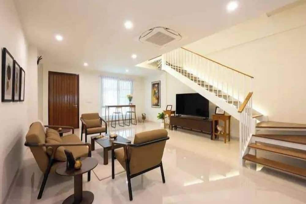 Modern House CNX