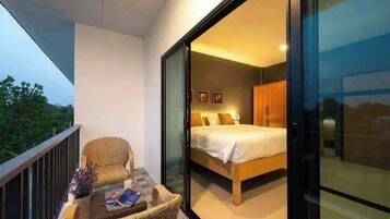 Kahden hengen deluxe-huone, kaupunkinäköala | Työpöytä, kannettavalle tietokoneelle sopiva työtila, ilmainen Wi-Fi