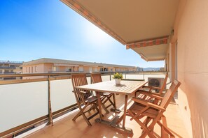 Outdoor dining - Maldivas I Apartment (La Pineda)
